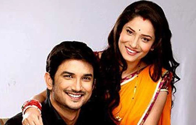 থিয়েটার থেকেই ছোট পর্দায় হাতেখড়ি। ২০০৮ সালে একতা কপূরের মেগাসিরিয়াল ‘কিস দেশ মেঁ হ্যায় মেরা দিল’-এ জনপ্রিয় হয় সুশান্তের অভিনয়। এর পর ‘পবিত্র রিস্তা’ সিরিয়ালেও তার অভিনয় দর্শকদের মন জয় করে নেয়।