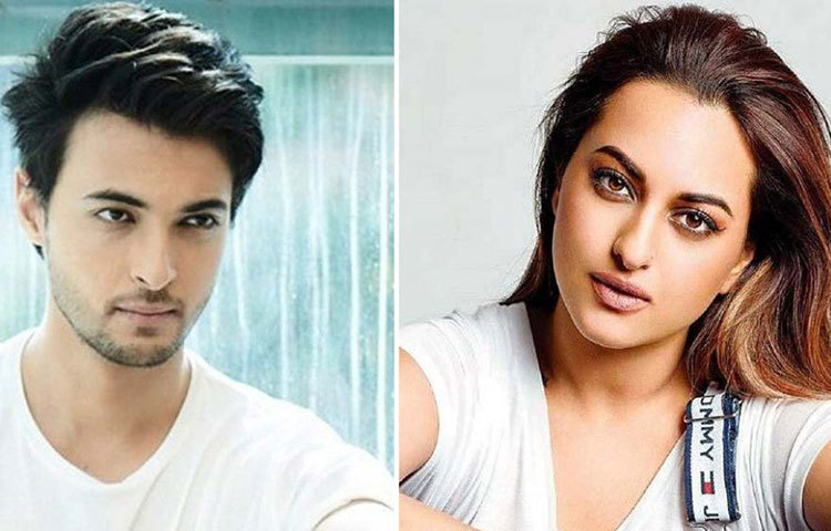 দর্শকদের বিরাগভাজন হয়ে এখন স্টারকিডরা একের পর এক সোশ্যাল মিডিয়া ছেড়ে যাচ্ছেন। সোনাক্ষী সিংহ টুইটার ছেড়ে দিয়েছেন। আয়ুষ শর্মা তো অনেক আগেই এই পথে হেঁটেছেন। অনেকে ইনস্টাগ্রামের কমেন্ট সেকশন ব্লক করে রাখছেন।