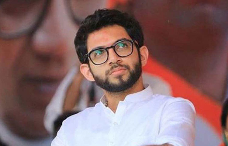 এই তরুণ নেতার দাবি, মহারাষ্ট্রের শাসক দল দক্ষ হাতে করোনা-অতিমারির বিপর্যয় নিয়ন্ত্রণ করেছে। তাদের সাফল্যে ঈর্ষান্বিত বিরোধী পক্ষ এই ষড়যন্ত্র করেছে বলে তার অভিযোগ।