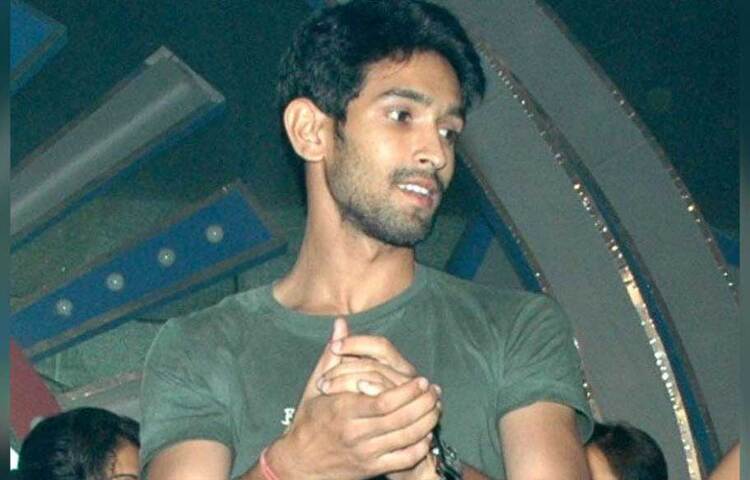 উপার্জন থেকে নিজেরও একটা শখ পূর্ণ করেছিলেন বিক্রান্ত। ভর্তি হয়েছিলেন শমক দভরের নাচ শেখানোর প্রতিষ্ঠানে। তার নাচের দক্ষতায় খুশি হয়ে শমক তাকে ৪০ জন সেরা শিক্ষার্থীর মধ্যে বেছে নিয়েছিলেন। তার সহকারী হিসেবে কাজ করার পাশাপাশি বিক্রান্ত নাচ শেখাতেন যৌনকর্মীদের সন্তানদের।