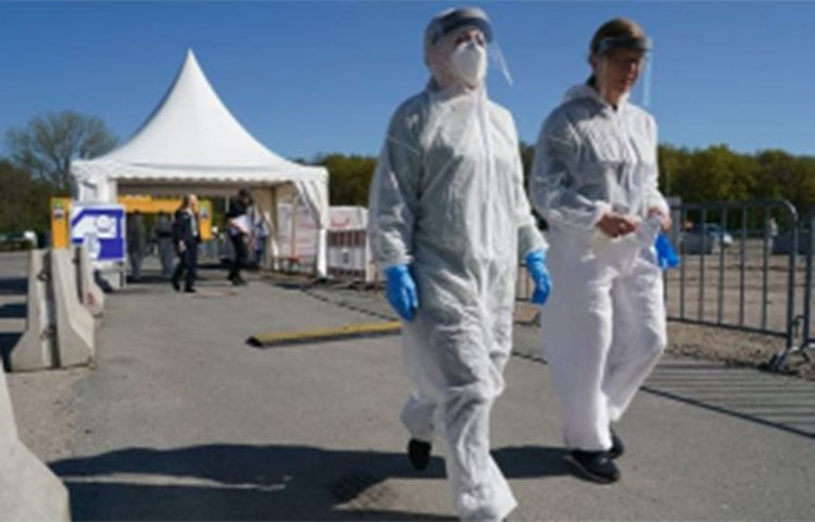 জার্মানি: জার্মানিতে করোনা সংক্রমিতদের মোট সংখ্যা এখন পর্যন্ত ১৭৪,০৯৮ জন। পাশাপাশি মৃত্যু হয়েছে ৭,৮৬১ জনের।