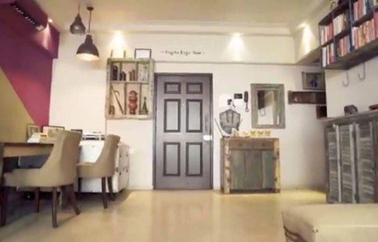 অল্প কিন্তু রুচিসম্মত জিনিস দিয়ে ঘর সাজাতে পছন্দ করতেন তিনি। প্রচুর আসবাবে ঠাসা ঘরের বদলে ভালবাসতেন ছিমছাম ও প্রশস্ত সৌন্দর্য।