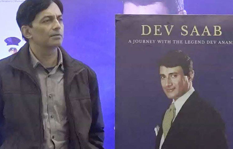 দেব আনন্দের ছেলে সুনীল আনন্দ কয়েকটি মাত্র ছবিতে অভিনয় করেছেন। সুপারস্টারের ছেলের অভিনীত সেই ছবিগুলোর নামও আজ দর্শকরা বিস্মৃত হয়েছেন।