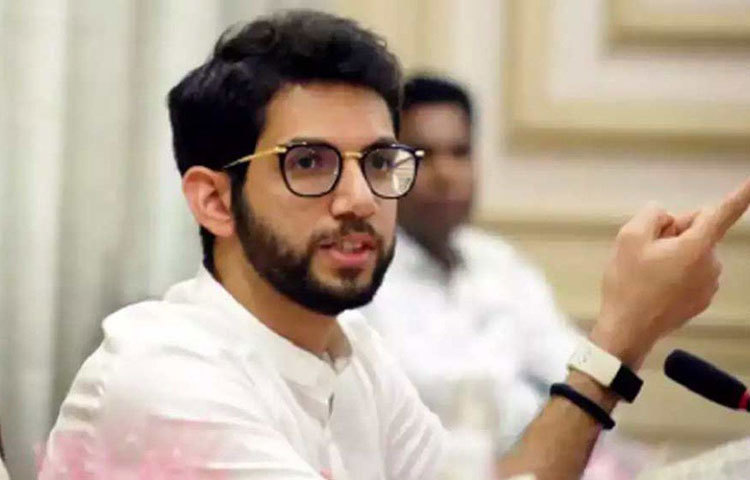 তবে একইসঙ্গে আদিত্য জানিয়েছেন, বলিউডের একাধিক তারকার সঙ্গে তার বন্ধুত্ব আছে এবং রুপালি দুনিয়ার সঙ্গে হৃদ্যতাকে তিনি কোনো অপরাধ বলেও মনে করেন না। দাবি, মুখ্যমন্ত্রী-পুত্রের।