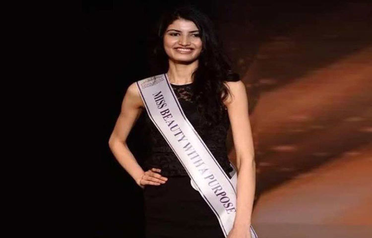 প্রথমে ছোটখাটো সৌন্দর্য প্রতিযোগিতা। তারপর ২০১৬ সালে প্রতিদ্বন্দ্বিতা মিস ইন্ডিয়ার মঞ্চে। পৌঁছেছিলেন প্রতিযোগিতার মূলপর্বে।