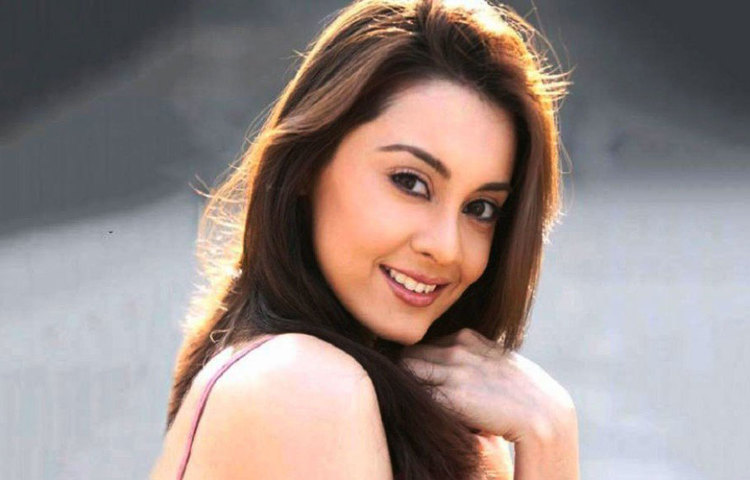 এরপর ‘রকি’, ‘হনিমুন ট্রাভেলস প্রাইভেট লিমিটেড’, ‘অনামিকা’, ‘শৌর্য’, ‘দশ কহানিয়াঁ’সহ বেশ কিছু ছবিতে অভিনয় করেন তিনি। কিন্তু বেশির ভাগ ক্ষেত্রেই একক নায়িকার বদলে তিনি ছিলেন তারকাখচিত ছবির এক জন অভিনেত্রী।