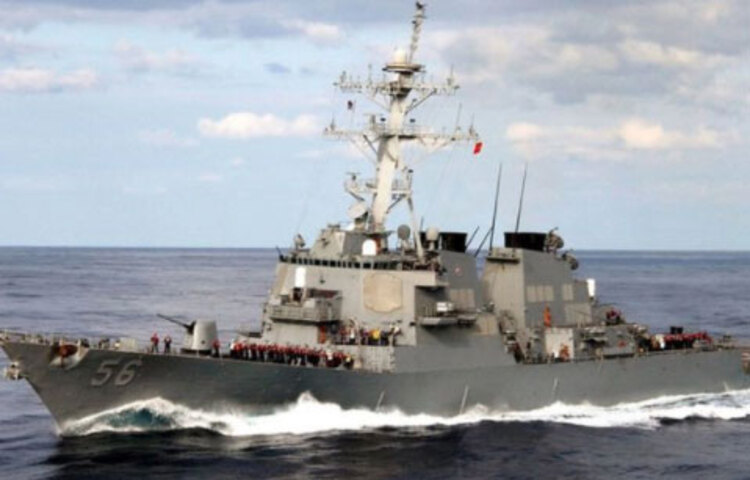 মার্কিন নৌবাহিনীর একটি যুদ্ধজাহাজ বিনাঅনুমতিতে জাপান সাগরের রুশ জলসীমায় প্রবেশ করলে সেটিকে হুমকি দিয়ে বিতাড়িত করা হয়েছে বলে জানিয়েছে রাশিয়া। তবে তাদের এই দাবি অস্বীকার করেছে মার্কিন কর্তৃপক্ষ।