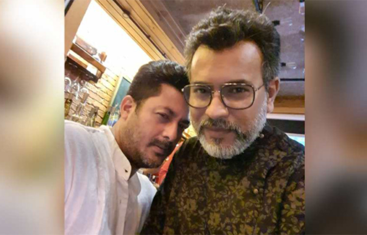 পুরোনো বন্ধুত্ব পূজায় বাড়ে। যিশু আর রুদ্রনীল। ছবি: সংগৃহীত