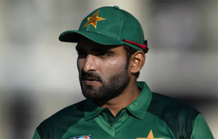 আসিফ আলি: ডান হাতি ব্যাটার। প্রস্তুতি ম্যাচে দক্ষিণ আফ্রিকার বিরুদ্ধে ঝোড়ো ইনিংস খেলেছেন। তিনি নিজের স্বাভাবিক খেলা খেললে সমস্যায় পড়তে পারে প্রতিপক্ষ দল। ছবি: সংগৃহীত