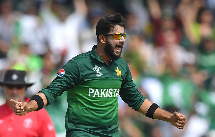 ইমাদ ওয়াসিম: ঘরোয়া ক্রিকেটে ইসলামাবাদ, ইসলামাবাদ লিওপার্ডস, জ্যামাইকা তাল্লাওয়াস, করাচী কিংস, পাঞ্জাব বাদশাহ, ফেডারেল এরিয়াজ লিওপার্ডসের পক্ষে খেলেছেন তিনি। ‘ম্যাডি’ ডাকনামে পরিচিত ইমাদ ওয়াসিম মূলত অল-রাউন্ডার। বাম হাতে ব্যাটিংসহ বাম হাতে অর্থোডক্স বোলিং করে থাকেন তিনি। ছবি: সংগৃহীত