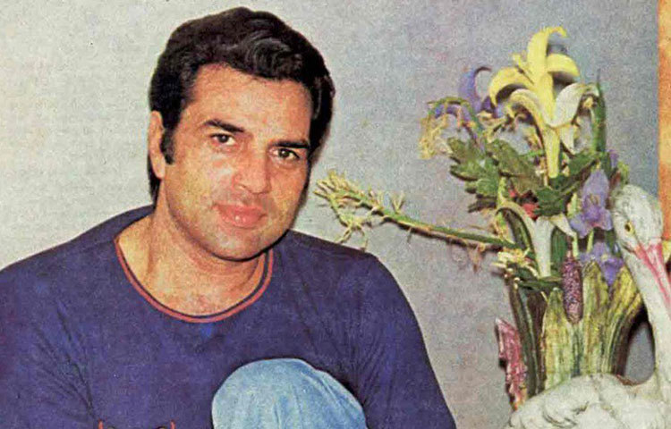 ১৯৬৬ থেকে ’৬৯ সাল পর্যন্ত ‘অনুপমা’, ‘আয়ে দিন বাহারকে’, ‘মঝলি দিদি’, ‘শিকার’, ‘মেরে হমদম মেরে দোস্ত’-এর মতো একঝাঁক ছবিতে অভিনয় করেন ধর্মেন্দ্র। তবে সব ছবিতেই প্রায় একই রকমের চরিত্রে দেখা যায় তাকে। তাই ১৯৬৯ সালে ‘সত্যকাম’ ছবিটি যখন তার হাতে এসে পৌঁছয়, আর ঝুঁকি নেননি তিনি। পাছে ছবিটি হাতছাড়া হয়ে যায়, তার জন্য নিজেই প্রযোজনার দায়িত্ব কাঁধে তুলে নেন।