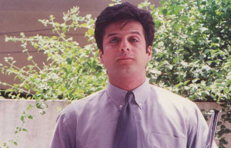 ফারদিন খান: ফারদিন নাকি কোকেন থেকে হেরোইন সব রকম মাদকেই আসক্ত হয়ে পড়েছিলেন। এই আসক্তি ছাড়ার চেষ্টাও করেছিলেন তিনি। মাদক থাকার অভিযোগে তিনি গ্রেফতারও হয়েছিলেন।