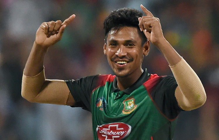মোস্তাফিজুর রহমান (বাংলাদেশ): তিনি বা-হাতি মিডিয়াম বোলিং করে থাকেন। বিশ্বের একমাত্র খেলোয়াড় হিসেবে তিনি তার প্রথম দুই ম্যাচে এগারোটি উইকেট লাভ করেন।