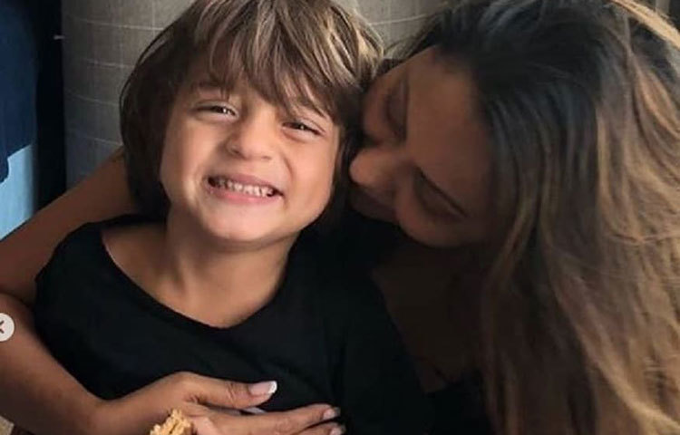 বোন সুহানার আদরে আব্রাব খান। বাবা শাহরুখ বলেন আমার ছোট ছেলে স্টার নয় রকস্টার হওয়ার ক্ষমতা রাখে!