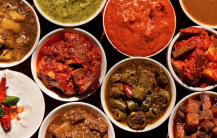 কিন্তু কিছু গবেষণা এর উল্টো কথাও বলে। বলা হয়, প্রতিদিন আচার খেলে শরীরে অনেক সমস্যা দেখা দিতে পারে। ফল বা সবজি দিয়ে তৈরি আচারে ক্যালোরি অনেক কম থাকে। তাই আরও বেশি বেশি অন্য খাবার খেতে ইচ্ছে করে। যেহেতু আচার খুব দ্রæত খাবার হজম করে দেয় এবং খিদে বাড়িয়ে দেয়, তাই নিয়মিত আচার খেলে অস্বাস্থ্যকর খাবার খাওয়ার একটা প্রবণতা দেখা দেয়।