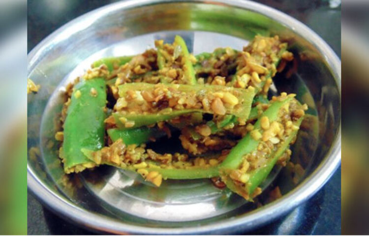 বাজার থেকে কেনা আচারে অতিমাত্রায় লবণ, তেল ও রাসায়নিক প্রিজারভেটিভ থাকে যা মোটেও ভালো নয়। তাই আচারের প্রতি আকর্ষণ থাকলে বাড়িতে তৈরি আচার অল্প পরিমাণ খাওয়াই শ্রেয়।