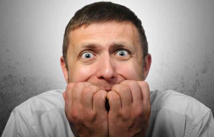 পৃথিবীর এমন কিছু মানুষ আছেন যাদের আনন্দেও ভীতি কাজ করে। শুনতে অদ্ভুত লাগলেও এটাই সত্যি। এ ফোবিয়ায় আক্রান্ত ব্যক্তি উপভোগ্য মূহূর্তগুলোকে ভয় পান। তারা আনন্দ পেতে ও প্রকাশ করতে ভয় পান। এ ধরণের সমস্যায় আক্রান্ত ব্যক্তিরা সমাজের সবার থেকে আলাদা থাকতে পছন্দ করেন। তাই তাদের স্বাভাবিক সামাজিক জীবন-যাত্রা ব্যাহত হয়।