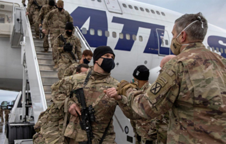 মে মাসের মাঝামাঝি কান্দাহার থেকে সেনা প্রত্যাহার করে নিয়ে মার্কিন যুক্তরাষ্ট্র। ওয়ারদাক প্রদেশ দখল নেয় তালেবান। জুন মাস শেষ হতে না হতে আফগানিস্তানের একের পর এক প্রদেশ দখল করে তালেবানরা। ছবি: সংগৃহীত