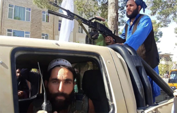 পরের দিন ১২ অগাস্ট কাবুল থেকে ১৫০ কিলোমিটার দূরে গজনি প্রদেশের দখল যায় তালেবানের হাতে। পতন হয় হেরাতের। ছবি: সংগৃহীত