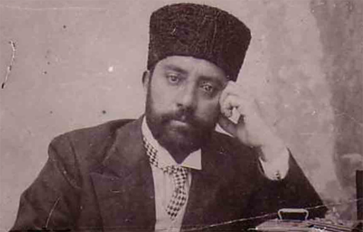 ১৮৯৯ সালের ২৪ নভেম্বর সিরিয়ার দামেস্কে জন্মগ্রহণ করে সোরাইয়া। তার বাবা ছিলেন সর্দার মাহমুদ বেগ তর্জি। ধর্ম নিরপেক্ষ, আধুনিক আফগানিস্তানের প্রতিষ্ঠায় আজীবন লড়াই করে গিয়েছেন তিনি। আফগান সাংবাদিকতার জনকও বলা হয় মাহমুদকে। তৎকালীন আমীর আব্দুর রহমানের বিরুদ্ধে লেখালেখির জন্য মাহমুদ যখন সিরিয়ায় নির্বাসনে, সেখানেই জন্ম সোরাইয়ার। ছবি: সংগৃহীত