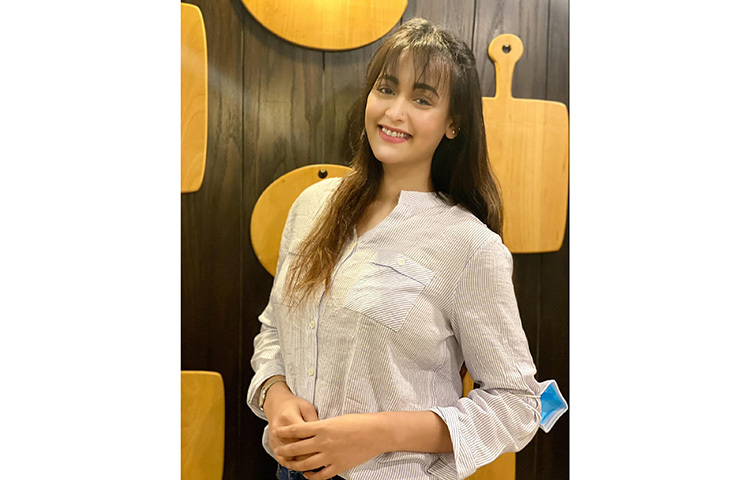 নিজেকে নানামুখী চরিত্রে উপস্থাপন করে দর্শকপ্রিয় হয়েছেন অহনা। ছবি: ফেসবুক