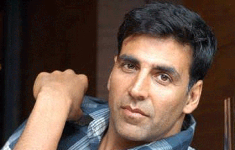 ১৯৬৭ সালের ৯ সেপ্টেম্বর ভারতের পাঞ্জাবের অমৃতসরে জন্ম অক্ষয় কুমারের। হিসাব করলে দাঁড়ায় ঠিক ৫২ বছর পূর্ণ করেছেন তিনি। কিন্তু বয়সের ছাপ তার চোখে-মুখে বা স্বাস্থ্যে কোথাও এতটুকু পড়েনি।