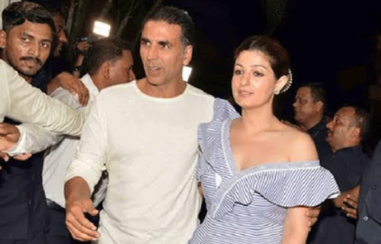 একসময় রেখার সঙ্গেও অক্ষয়ের নাম জড়িয়েছিল। রাবিনা নাকি তখন রেখাকে অক্ষয়ের থেকে দূরে থাকতে বলেছিলেন। তারপর তার জীবনে শিল্পা শেটি, পূজা বাত্রা, আয়েশা জুলকা এসেছেন। এমনকি টুইঙ্কেলকে বিয়ের পর প্রিয়ঙ্কা চোপড়ার সঙ্গেও তার নাম জড়িয়েছিল।