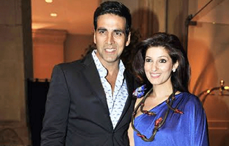 ২০০০ সালে টুইঙ্কেলের ‘মেলা’ ফিল্ম মুক্তি পাওয়ার কথা। আমিরের বিপরীতে রূপা সিংহের ভূমিকায় অভিনয় করেছিলেন টুইঙ্কেল। ফিল্মটা নিয়ে টুইঙ্কেল ভীষণ আশাবাদী ছিলেন। ফিল্মটা যে সুপার হিট হবে সেটা অক্ষয়কে জানিয়েছিলেন।