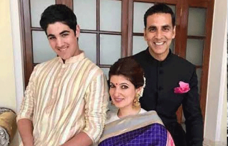 তারপর ‘ইন্টারন্যাশনাল খিলাড়ি’ ফিল্মে একসঙ্গে অভিনয় করার সময় থেকেই কাছাকাছি আসতে শুরু করেন দু’জনে। অক্ষয়ের ঘন ঘন প্রেমে পড়া দেখে অনেকেই ভেবেছিলেন তাদের সম্পর্ক বেশি দিন টিকবে না। কিন্তু সবাইকে ভুল প্রমাণ করে ১৮ বছর ধরে সুখী দম্পতি তারা। আরভ এবং সিতারা নামে দুই সন্তানও রয়েছে তাদের।