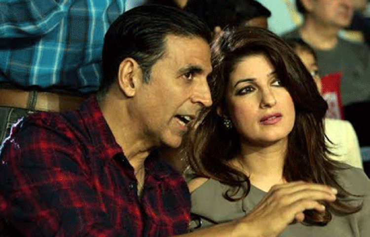 অক্ষয়ের জীবনে অনেক প্রেম এসেছে। রাবিনা ট্যান্ডনের সঙ্গে দীর্ঘ তিন বছর ডেট করেছেন। তারা বিয়ে করার সিদ্ধান্তও নিয়ে ফেলেছিলেন। কিন্তু পরে তাদের সম্পর্ক ভেঙে যায়।