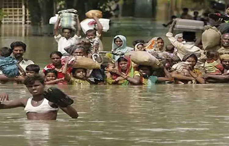 বিহার-বন্যা: ওই বছর বিহারেও বন্যা বিপর্যয় নেমে এসেছিল। বন্যা বিপর্যস্ত পরিবারের পাশে দাঁড়িয়েছিলেন অক্ষয়। এমন ২৫পরিবারকে এক কোটি টাকা দান করেছিলেন।