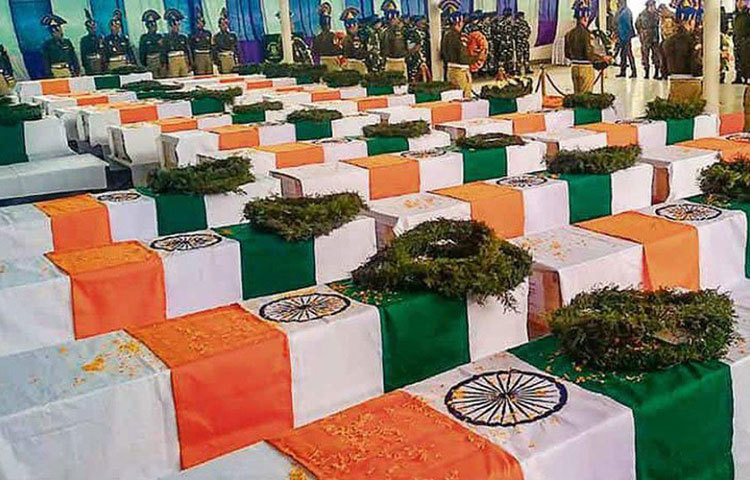 প্রতিটা শহিদ জওয়ানের পরিবারের জন্য তিনি মোট পাঁচ কোটি টাকা অর্থ সাহায্য করেছিলেন। এবং সোশ্যাল মিডিয়ায় সবাইকে এগিয়ে আসার জন্য আহ্বানও জানিয়েছিলেন।