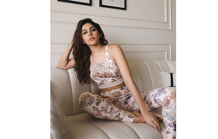 স্টাইলিশ স্পোর্টস পোশাকে ফিটনেসের বার্তা। ছবি: সংগৃহীত