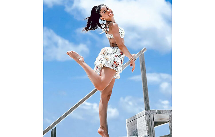 স্কার্ট ও ম্যাচিং ব্রালেটে আলায়ার সাজ। ছবি: সংগৃহীত