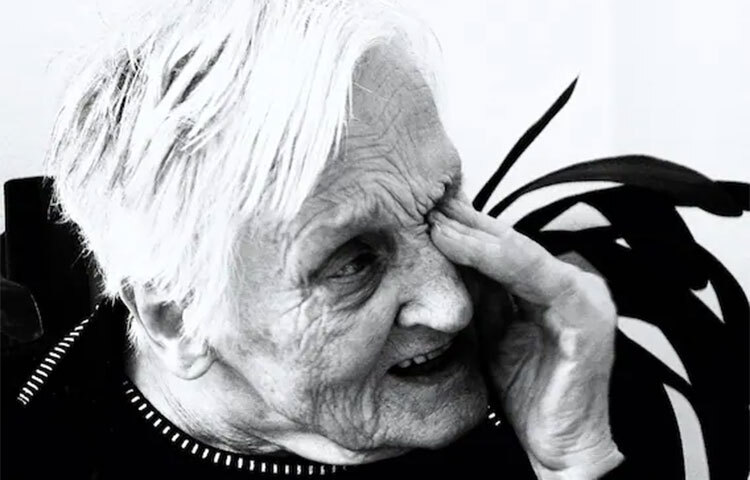 রোগির বয়স যত বাড়তে থাকে, তার উপসর্গ তত আলাদা হতে থাকে। তাই কোনো পরিচর্যার একটি বা দুটি নির্দিষ্ট প্রক্রিয়া সবসময় কাজে দেয় না। এটি মাথায় রাখা জরুরি। ছবি: সংগৃহীত