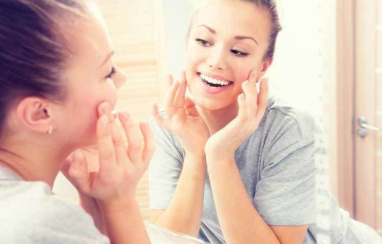 এলাচের মধ্যে থাকে অ্যান্টিঅক্সিডেন্ট। যা ত্বকে ছাপ, বলিরেখা পড়তে বাধা দেয়।