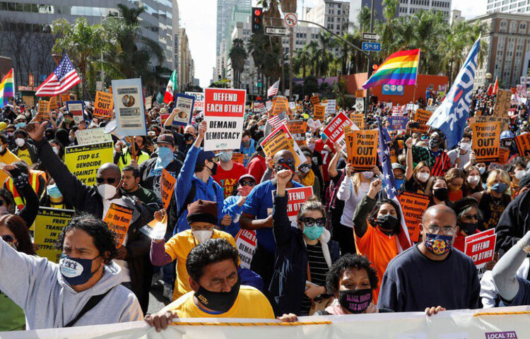 ব্যলটে যারা সমর্থন জানাননি, তাদের হয়েও আগামী ৪ বছর কাজ করার অঙ্গীকার করতে শোনা গিয়েছে বাইডেনের কণ্ঠে। ডেলাওয়্যারের সভায় তার ভাষণ শুনে আপ্লুত জনতা রব তুলেছে, বা-ই-ডে-ন।