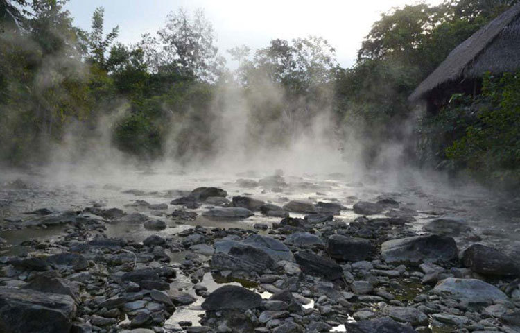 ধীরে ধীরে আন্দ্রে বুঝতে পারেন ফুটন্ত নদীর অস্তিত্ব আছে। এবং সে নদী সূর্যদেবের তাপে নয়। ফুটছে পৃথিবীর ভূভাগের অভ্যন্তরস্থ তাপে। নিজের চোখে রহস্যভেদ করতে ২০১১ সালের নভেম্বরে পেরুর মধ্য অংশে অভিযানে গেলেন আন্দ্রে।