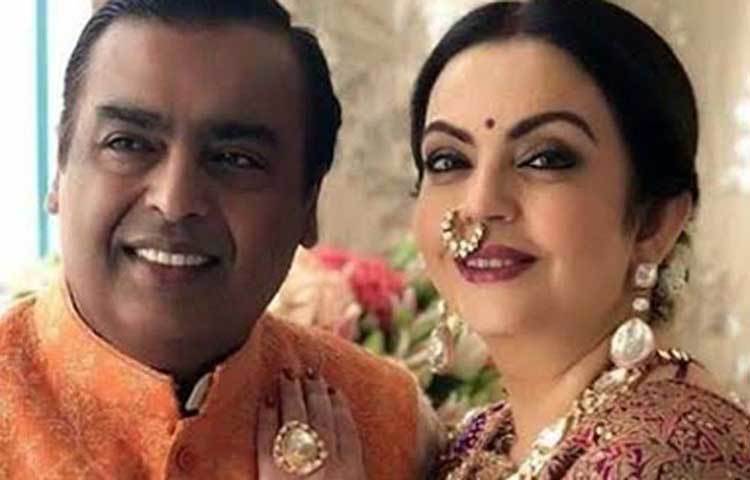 তবে এসব নিয়ে কখনো মাথা ঘামাননি নীতা বা মুকেশ আম্বানী। বরং সবসময়ই অর্থের অপচয় না করার শিক্ষাই তারা সন্তানদের দিয়েছেন।