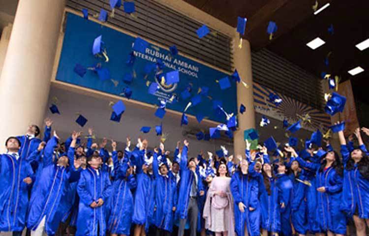 ধীরুভাই আম্বানী ইন্টারন্যাশনাল স্কুলের দায়িত্ব নিয়েই থেমে থাকেননি। আইপিএল টিম, ব্যবসা এবং সংসার, একসঙ্গে সবটাই সুন্দর ভাবে সামলাচ্ছেন তিনি। নিজে বাবা-মার কাছ থেকে যে শিক্ষা পেয়ে বড় হয়েছেন, ছেলে মেয়েদের মধ্যেও সেই সংস্কার চারিয়ে দেয়ার চেষ্টা করেছেন।