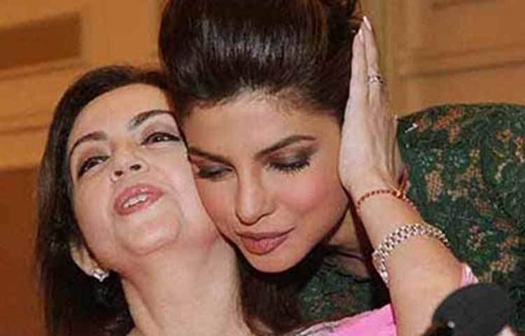 ছেলেমেয়েদেরও তিনি অনেকটা সে ভাবেই বড় করে তুলেছেন। অনেক চেষ্টার পর বিয়ের প্রায় সাত বছর পর মুকেশ-নীতার প্রথম সন্তানের জন্ম হয়। যমজ সন্তান হয়েছিল তাদের। ১৯৯১ সালে ঈশা এবং আকাশের জন্ম দেন নীতা।