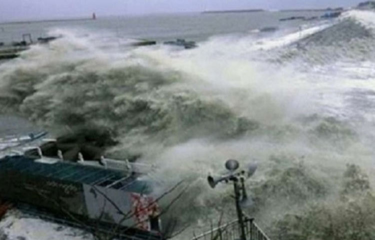 ইতিমধ্যেই ভারতের NDRF এর দুটি দল বাংলা চলে এসেছে। একটি দল সাগরদ্বীপে ও অপরটি কাকদ্বীপের ওপর নজর রাখছে। পরিস্থিতি মোকাবিলায় প্রস্তুত প্রশাসনও।