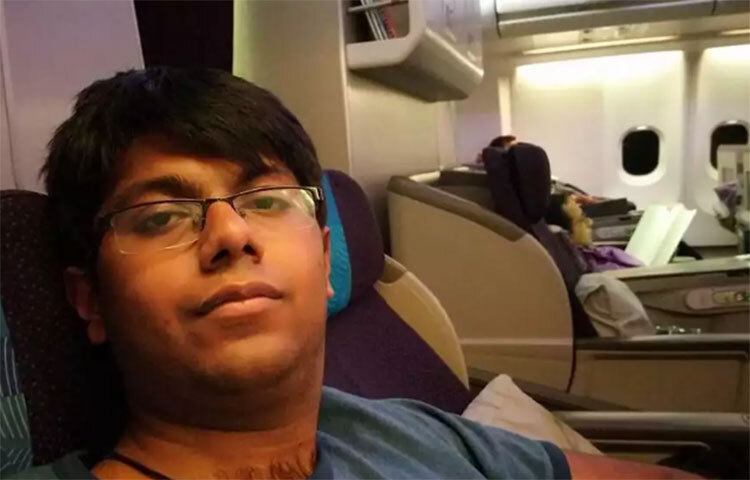 অবশেষে একটি তথ্যপ্রযুক্তি সংস্থায় শিক্ষানবিশ হিসাবে যোগ দেন তিনি। এরপর অপারেশন ম্যানেজার পদে একটি সংস্থায় যোগ দেন আমির। তার বেতন ছিল মাসে পাঁচ হাজার ডলার। কিন্তু আমিরের ভাগ্য ছিল সুপ্রসন্ন। টালমাটাল সংস্থা ছেড়ে চলে যান অন্যতম কর্তা। এই সময় আমিরকে কিছু সময়ের জন্য ওই সংস্থার জেনারেল ম্যানেজার পদের দায়িত্বভার দেওয়া হয়। ছবি: সংগৃহীত