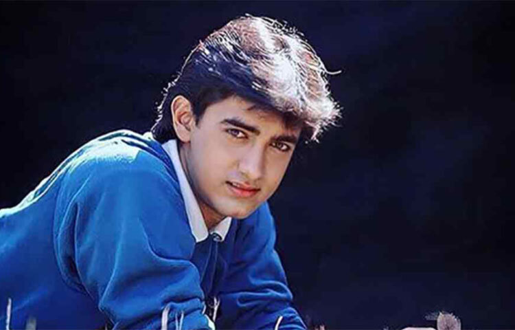 নায়ক হিসেবে প্রথম ছবিতেই বক্স অফিসে এতটা লাভ খুব কম অভিনেতারাই হয়েছে! প্রায় ৩৪ বছর আগে এক ছিপছিপে তরুণের প্রেমে হাবুডুবু খেয়েছিল তরুণীরা। ছবি: সংগৃহীত