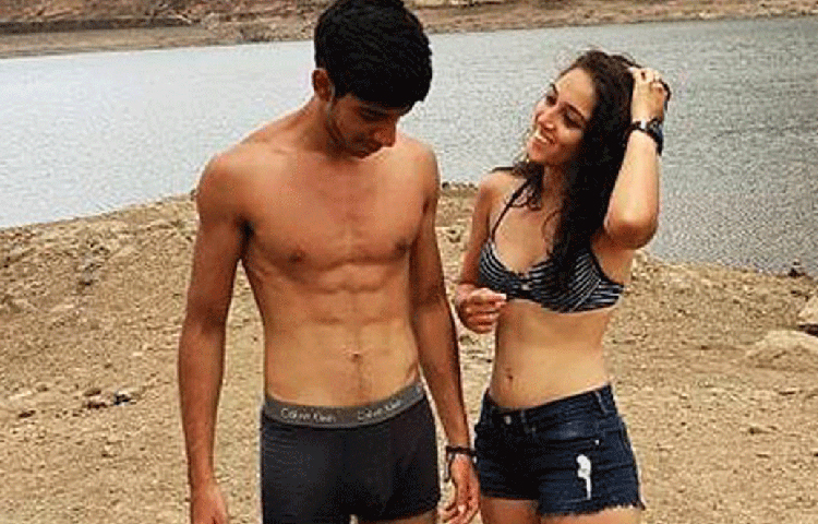 ইরা ইতিমধ্যেই সোশ্যাল মিডিয়া স্টার হয়ে গিয়েছেন। সোশ্যাল মিডিয়ায় তার একাধিক ছবি শেয়ার হয়। ইরার বয়ফ্রেন্ড কে? ইরা কখন কোথায় পার্টি করছেন, এগুলোর প্রায় কিছুই অজানা থাকে না তার ফ্যানেদের কাছে।