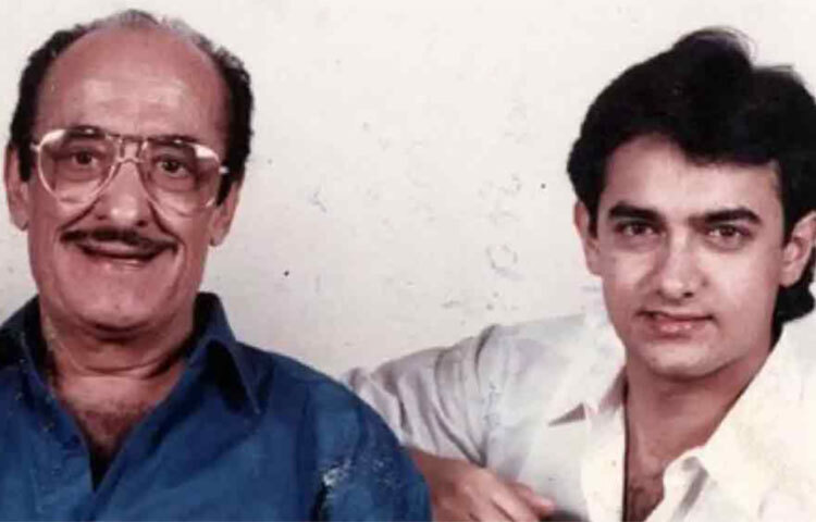 ১৯৮৮ সালে মুক্তি পেয়েছিল আমিরের ‘কেয়ামত সে কেয়ামত’। বাজেট ছিল ১ কোটি রুপি। তবে এ দেশে তা আড়াই কোটি রুপির ব্যবসা করেছিল। বিদেশের বাজারে কামিয়ে নিয়েছিল আরও সাড়ে ৫ কোটি রুপি। বক্স অফিসে মুনাফার পাশাপাশি আমির এবং ওই ছবির নায়িকা আর এক আনকোরা অভিনেত্রী জুহি চাওলা রাতারাতি তারকা হয়ে উঠেছিলেন। খ্যাতির আলোয় চলে এসেছিলেন ওই ছবির পরিচালক মনসুর খানও। ছবি: সংগৃহীত