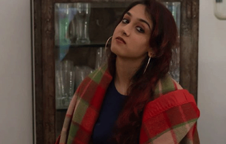 কিন্তু কেন হঠাৎ স্টাইলিস্টের নজর কাড়তে এমনভাবে উঠেপড়ে লেগেছেন ইরা?