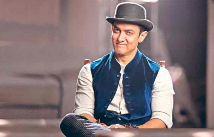 নায়ক হিসাবে প্রথম ছবির পর বলিউডে তিন দশকেরও বেশি কাটিয়ে ফেলেছেন আমির। এই তিন দশকে বলিউডে নিজের রাজত্ব গড়ে ফেলেছেন। তবে আমিরের পাশাপাশি আরও দুই খান, শাহরুখ এবং সালমানের রাজত্বও চলছে বলিউডে। ছবি: সংগৃহীত