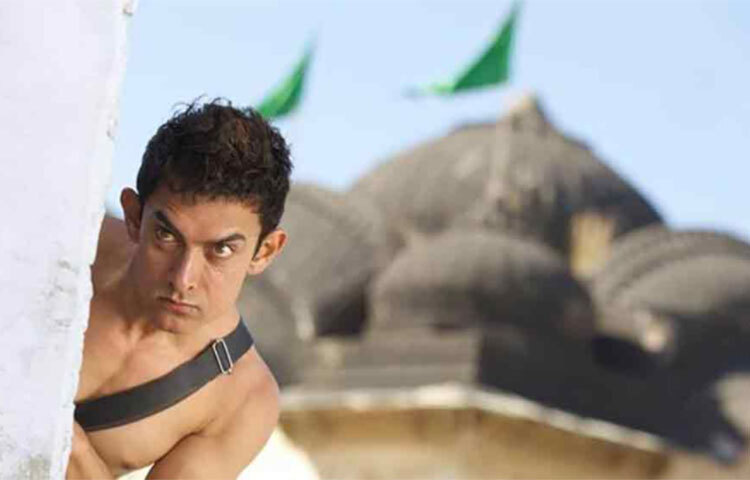 আমির জানিয়েছেন, প্রথম ছবির সাফল্যের পর মনে হয়েছিল তিনি তারকা হওয়ার পথে এগোচ্ছেন। তবে ১৯৯১ সালে মহেশ ভাটের ছবি ‘দিল হ্যায় কে মানতা নহি’ তার জনপ্রিয়তা বাড়িয়ে দেয়। ২০১৮ সালে একটি সাক্ষাৎকারে আমিরের দাবি, দিল হ্যায় কে মানতা নেহি ছবিতে একটা টুপি পরেছিলাম। সে ছবি মুক্তির পর সকলেই সেরকম টুপি কিনতে শুরু করেছিলেন। তখন মনে হয়েছিল, আমি স্টার হয়ে গিয়েছি। ছবি: সংগৃহীত