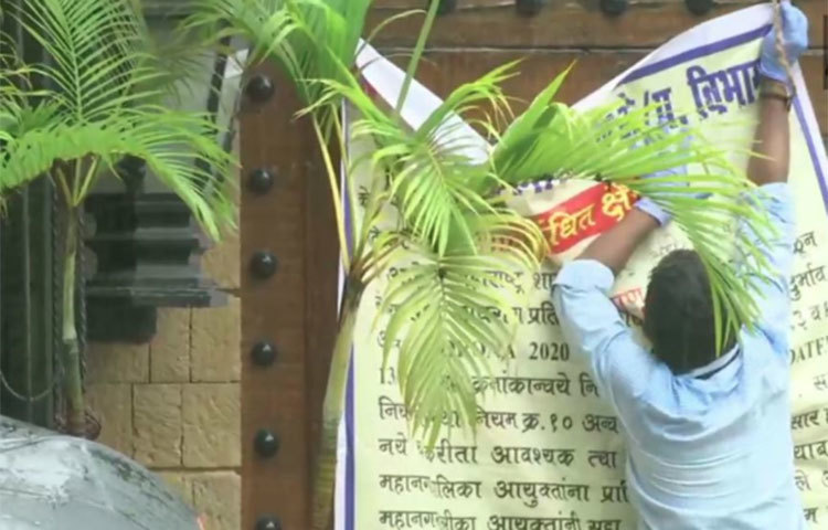 তার বাংলোও সিল করে দেওয়া হয়।